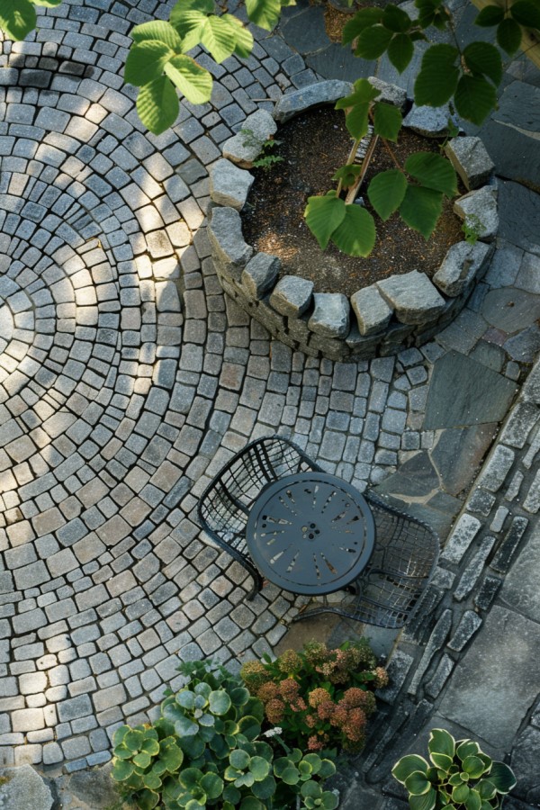 Circular patio concrete pavers